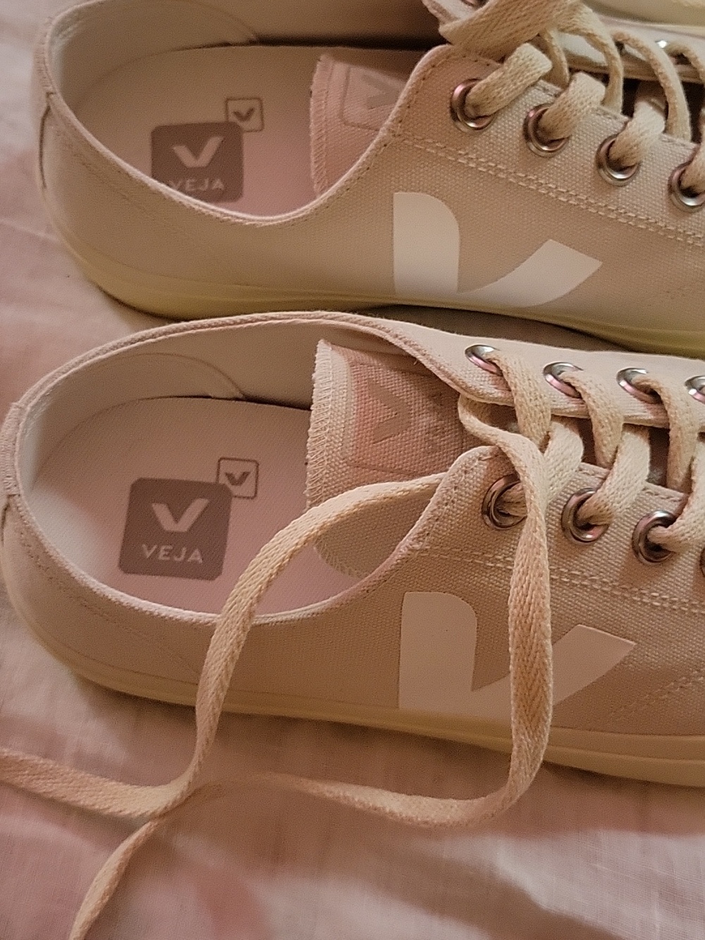 Veja From GOOP, Amazonian Rubber Sole Off-white Sneakers. Brand New - Picture 2 of 7
